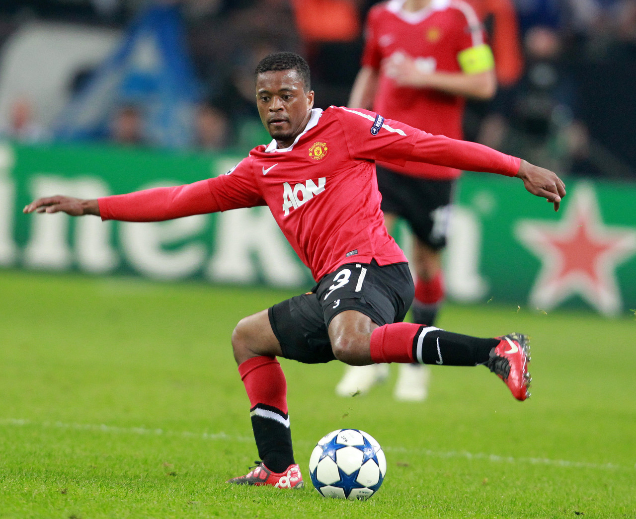 通过彼此间 通过彼此间